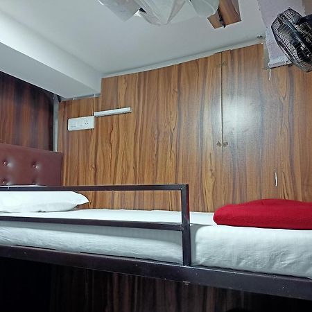 Golden View Dormitory Hotell Mumbai Eksteriør bilde