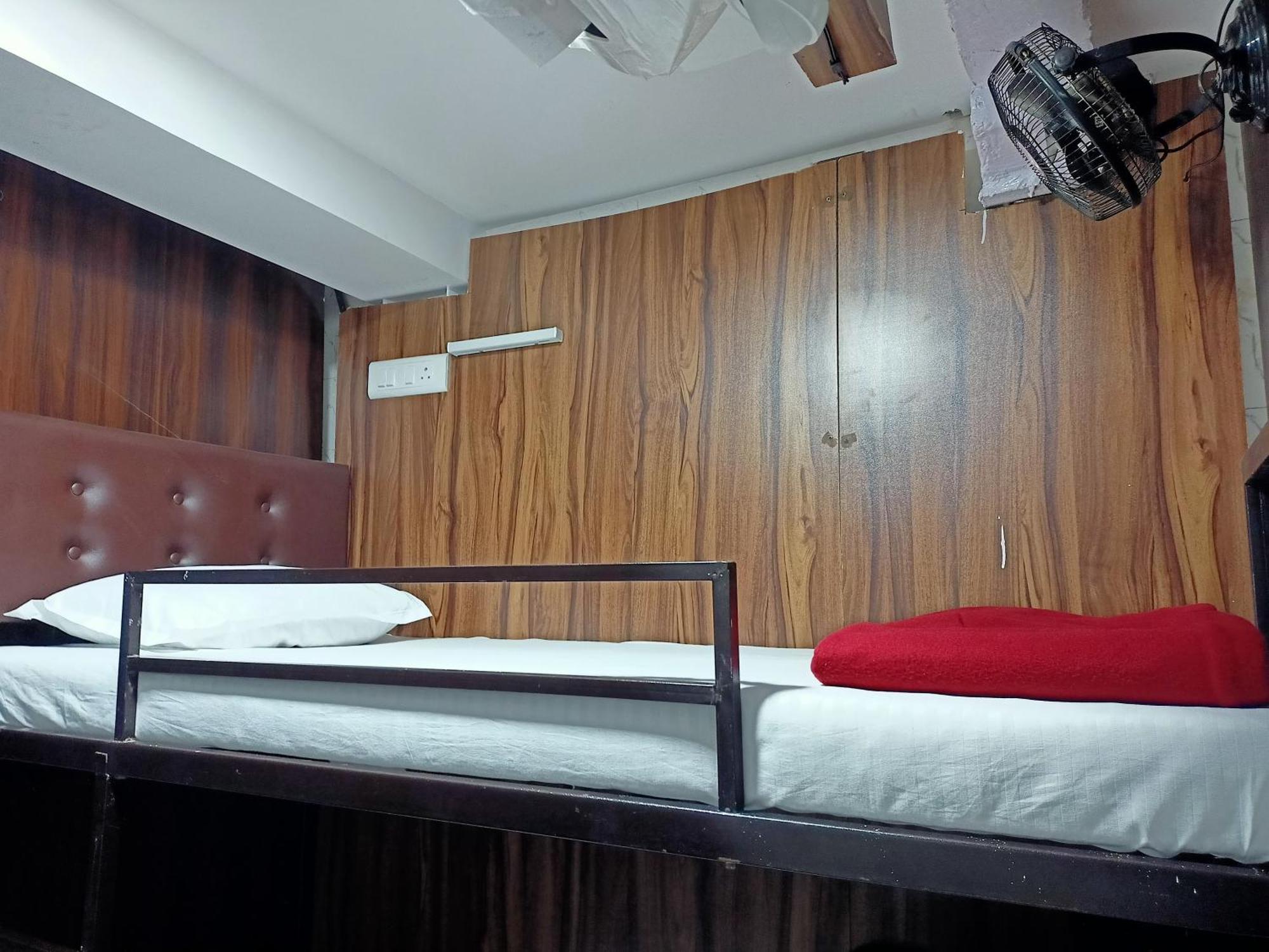 Golden View Dormitory Hotell Mumbai Eksteriør bilde