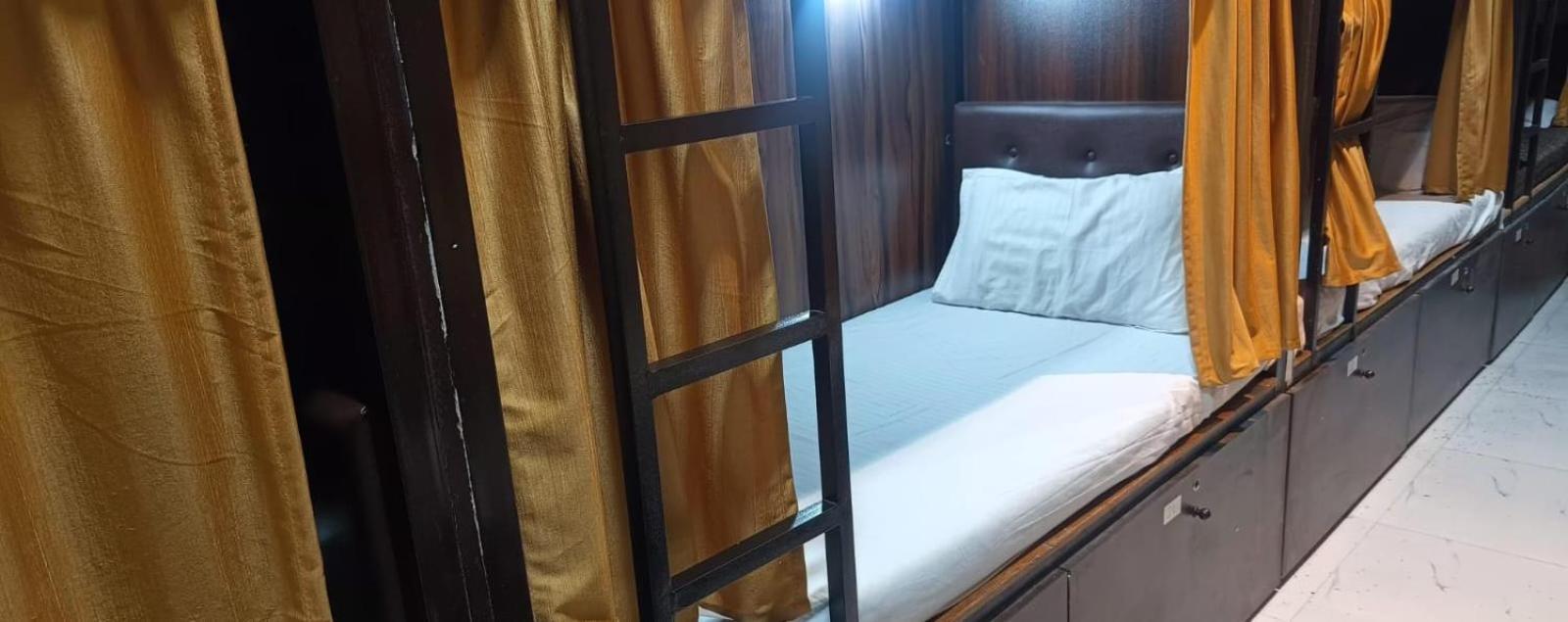 Golden View Dormitory Hotell Mumbai Eksteriør bilde