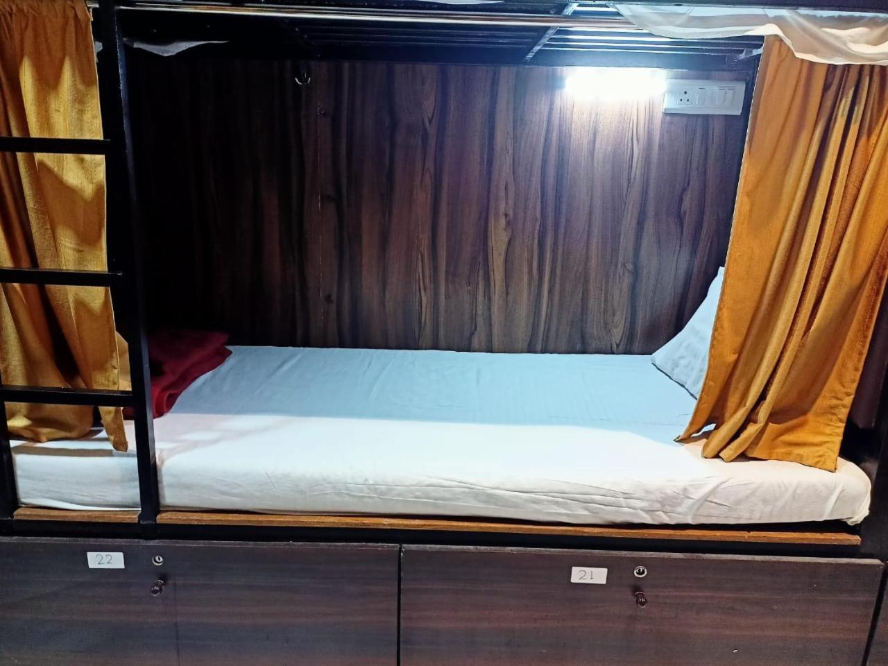 Golden View Dormitory Hotell Mumbai Eksteriør bilde