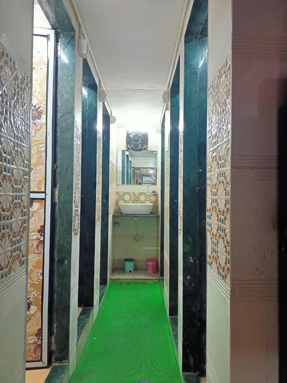 Golden View Dormitory Hotell Mumbai Eksteriør bilde