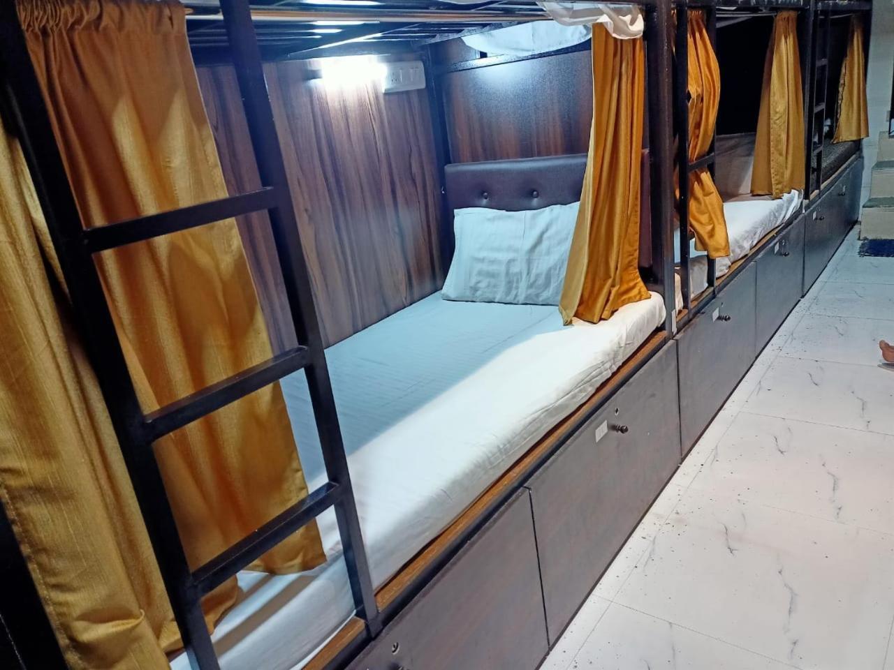 Golden View Dormitory Hotell Mumbai Eksteriør bilde