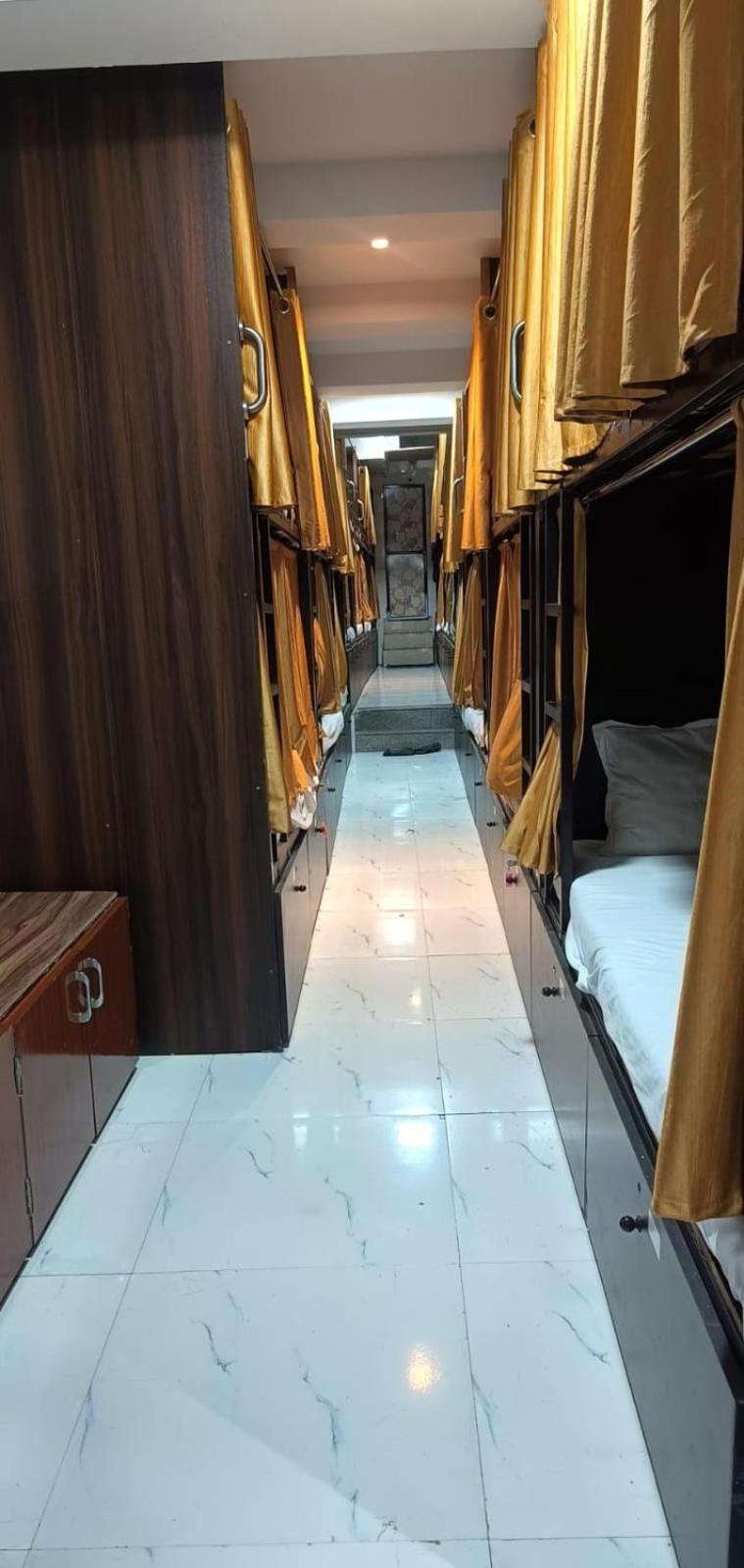 Golden View Dormitory Hotell Mumbai Eksteriør bilde